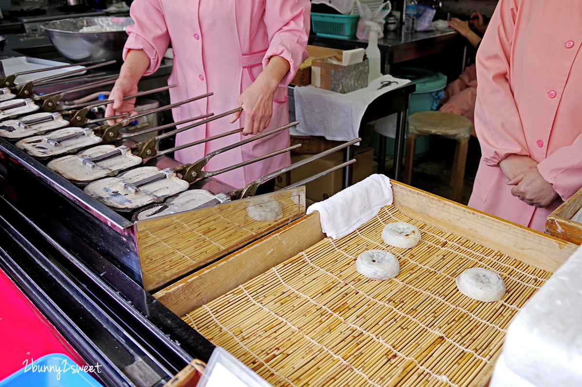 九州福岡景點》太宰府天滿宮半日遊～交通、停車、景點、美食全攻略～必吃一蘭合格拉麵、太宰府名物梅枝餅、壽子屋手工仙貝、天山鬼瓦最中八女茶草莓大福&#038;串蕨，必拍日本十大最美星巴克 @兔兒毛毛姊妹花