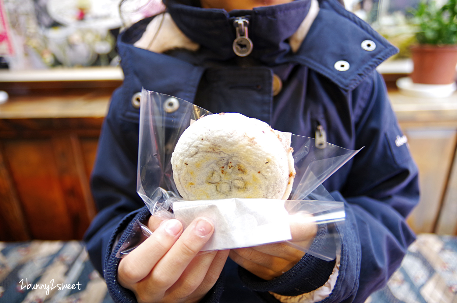 九州福岡景點》太宰府天滿宮半日遊～交通、停車、景點、美食全攻略～必吃一蘭合格拉麵、太宰府名物梅枝餅、壽子屋手工仙貝、天山鬼瓦最中八女茶草莓大福&#038;串蕨，必拍日本十大最美星巴克 @兔兒毛毛姊妹花