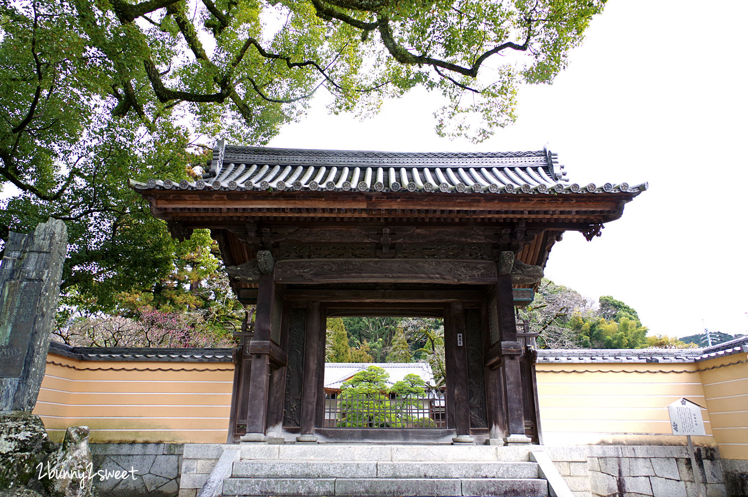 九州福岡景點》太宰府天滿宮半日遊～交通、停車、景點、美食全攻略～必吃一蘭合格拉麵、太宰府名物梅枝餅、壽子屋手工仙貝、天山鬼瓦最中八女茶草莓大福&#038;串蕨，必拍日本十大最美星巴克 @兔兒毛毛姊妹花