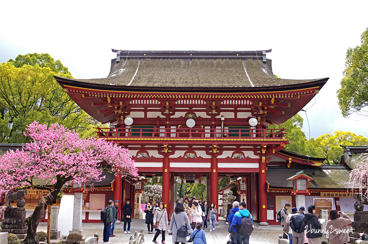 九州福岡景點》太宰府天滿宮半日遊～交通、停車、景點、美食全攻略～必吃一蘭合格拉麵、太宰府名物梅枝餅、壽子屋手工仙貝、天山鬼瓦最中八女茶草莓大福&#038;串蕨，必拍日本十大最美星巴克 @兔兒毛毛姊妹花