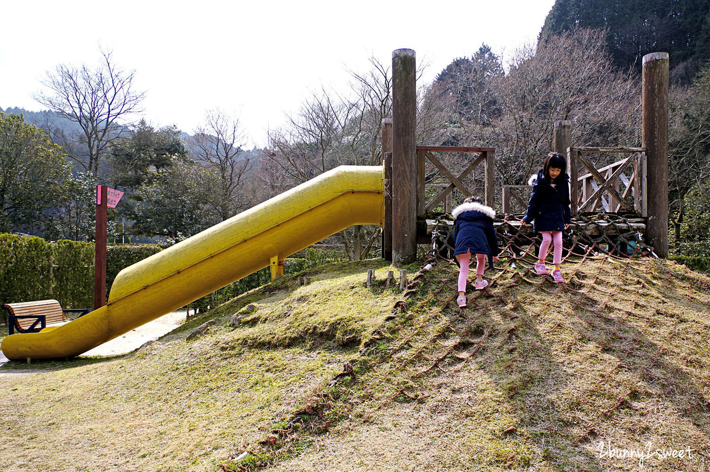 福岡親子景點【夜須高原紀念の森】九州超狂恐龍溜滑梯公園，免費玩還免費停車 @兔兒毛毛姊妹花