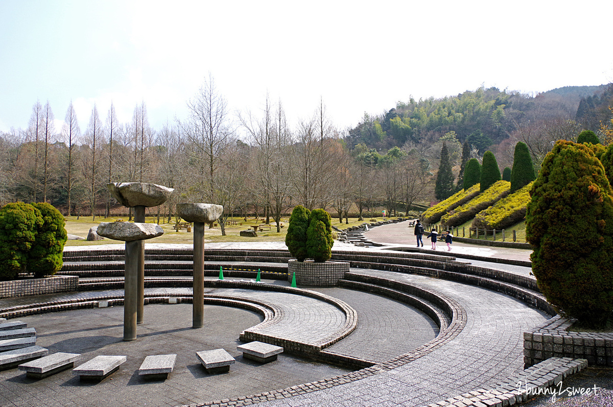 福岡親子景點【夜須高原紀念の森】九州超狂恐龍溜滑梯公園，免費玩還免費停車 @兔兒毛毛姊妹花