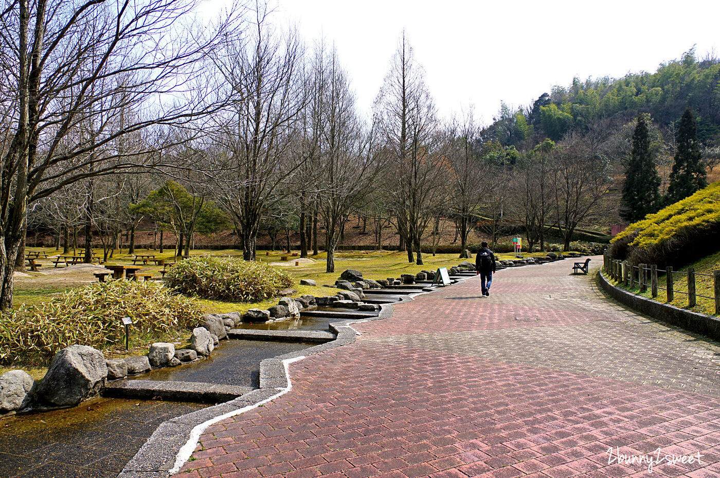 福岡親子景點【夜須高原紀念の森】九州超狂恐龍溜滑梯公園，免費玩還免費停車 @兔兒毛毛姊妹花