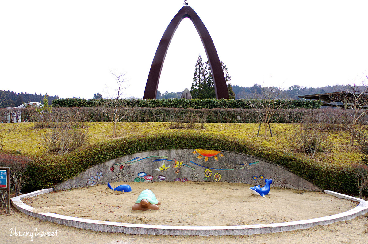 福岡親子景點【夜須高原紀念の森】九州超狂恐龍溜滑梯公園，免費玩還免費停車 @兔兒毛毛姊妹花