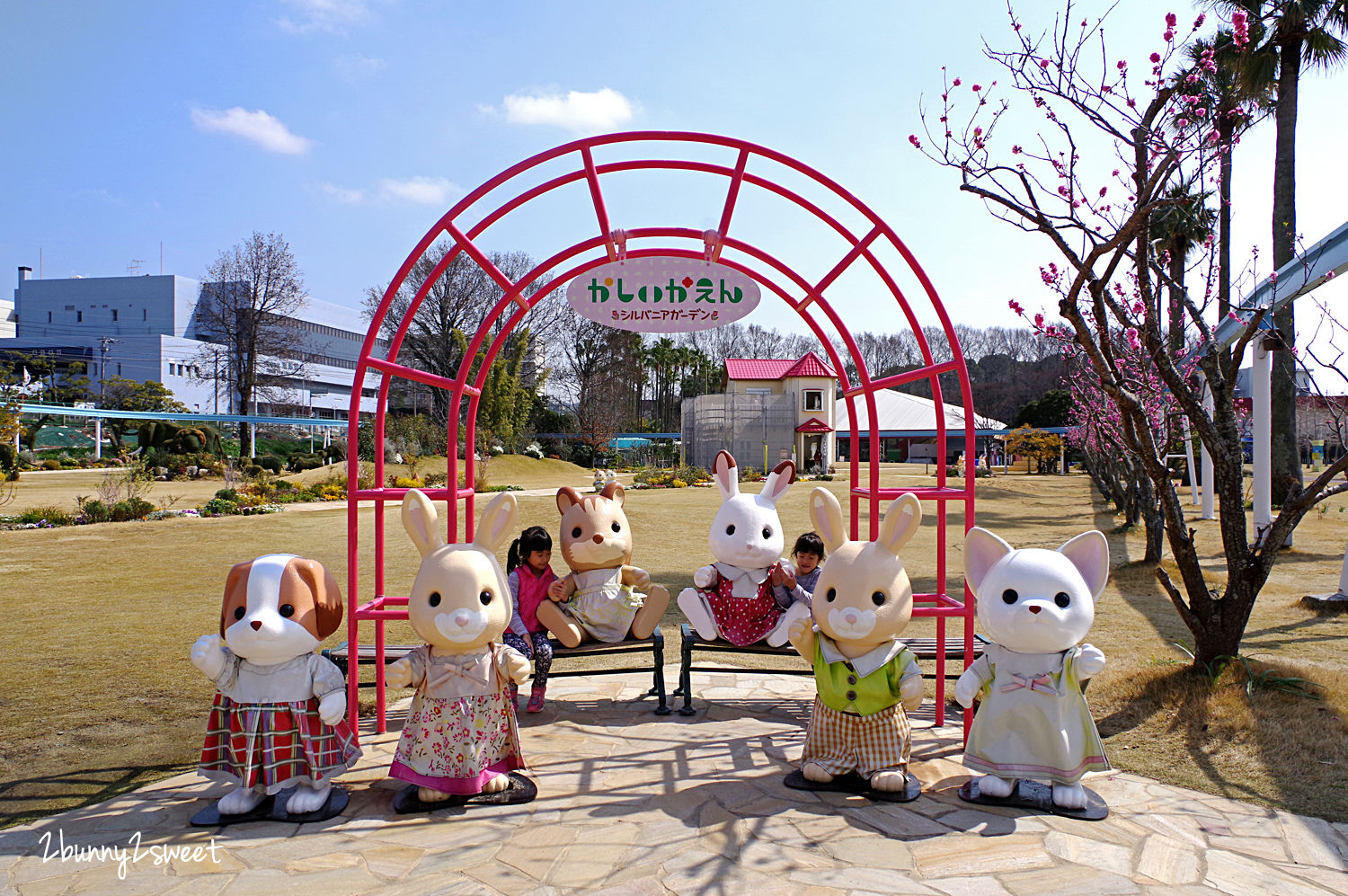 [九州｜福岡。親子景點] 香椎花園 森林家族樂園～走進放大版森林家族世界，和森林小動物們一起遊戲、野餐、合照!! 還有 20 多種遊樂設施、室內外遊樂場、主題餐廳和漂亮的花園～九州福岡遛小孩好去處 @兔兒毛毛姊妹花