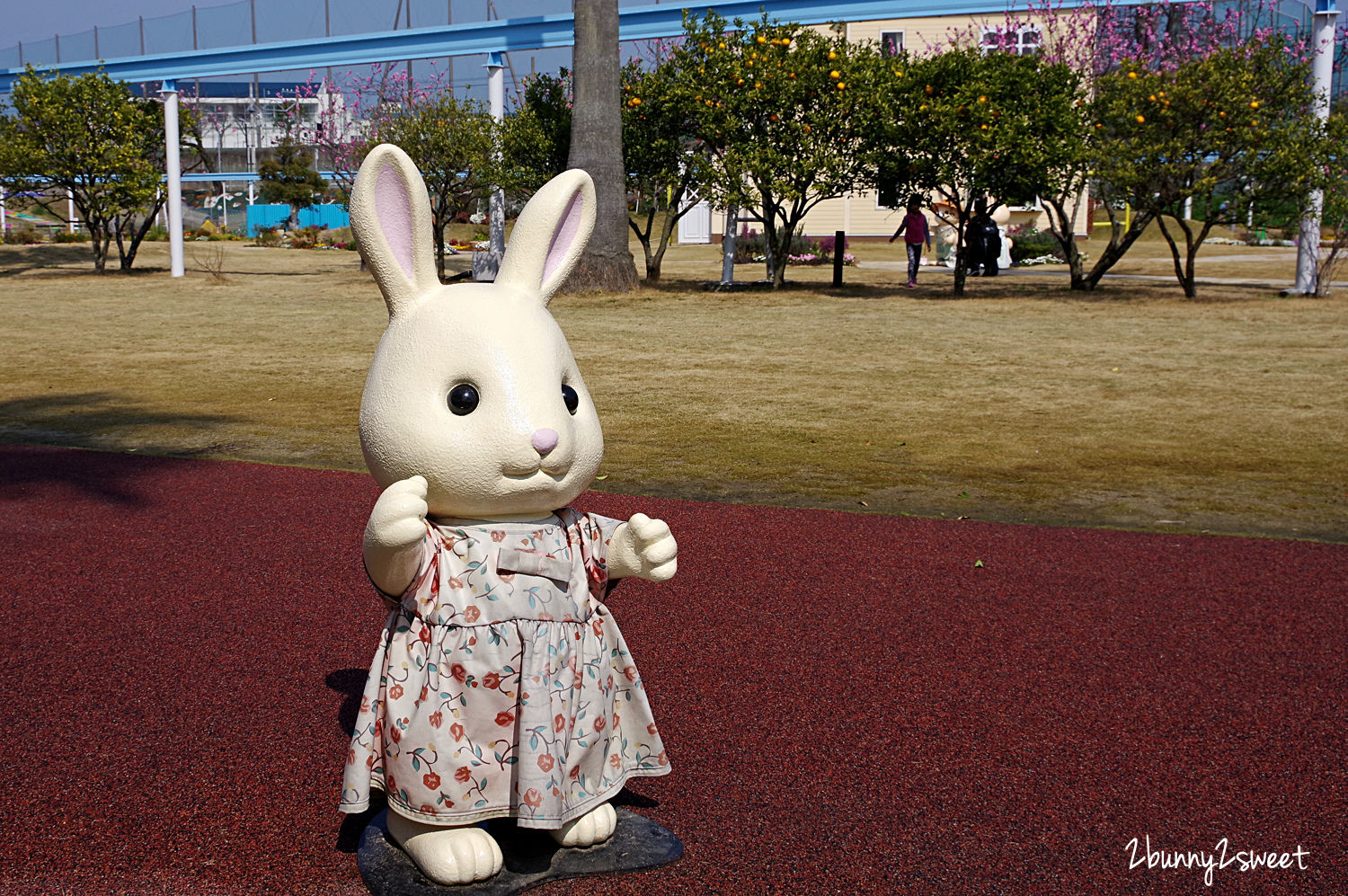 [九州｜福岡。親子景點] 香椎花園 森林家族樂園～走進放大版森林家族世界，和森林小動物們一起遊戲、野餐、合照!! 還有 20 多種遊樂設施、室內外遊樂場、主題餐廳和漂亮的花園～九州福岡遛小孩好去處 @兔兒毛毛姊妹花