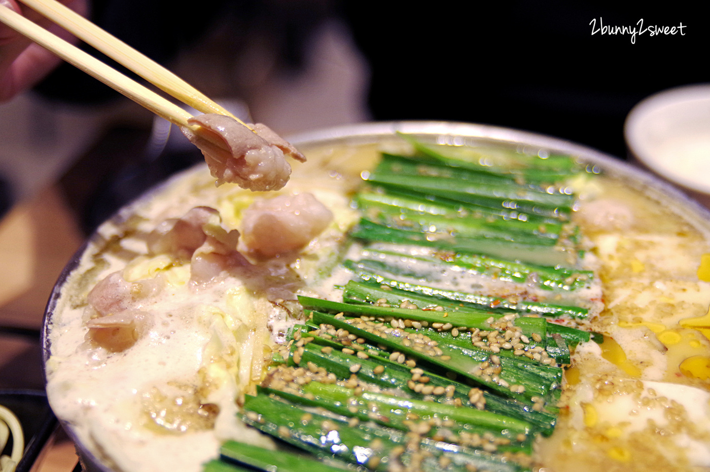 [九州｜福岡。美食] 福岡必吃鄉土料理～內臟鍋/牛腸鍋/牛雜鍋～博多もつ鍋 おおやま 牛腸鍋大山 (天神店)～濃郁味增味的油滋滋湯頭配上QQ牛腸和細滑豆腐～寒冬裡的美味鍋物｜九州必吃｜天神駅美食 @兔兒毛毛姊妹花