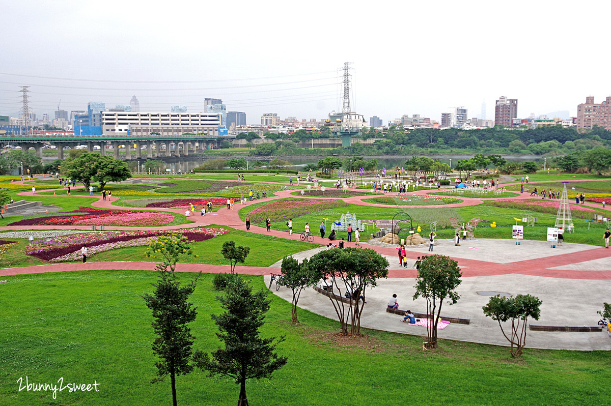 [台北。親子景點] 板橋蝴蝶公園地景花海｜板橋蝴蝶花園-光之饗宴~白天遊花海、晚上賞光雕，50 萬顆燈泡打造光影彩蝶、玫瑰蝶廊、蝴蝶城堡～2019 最浪漫的 IG 美拍景點｜交通及停車資訊 @兔兒毛毛姊妹花