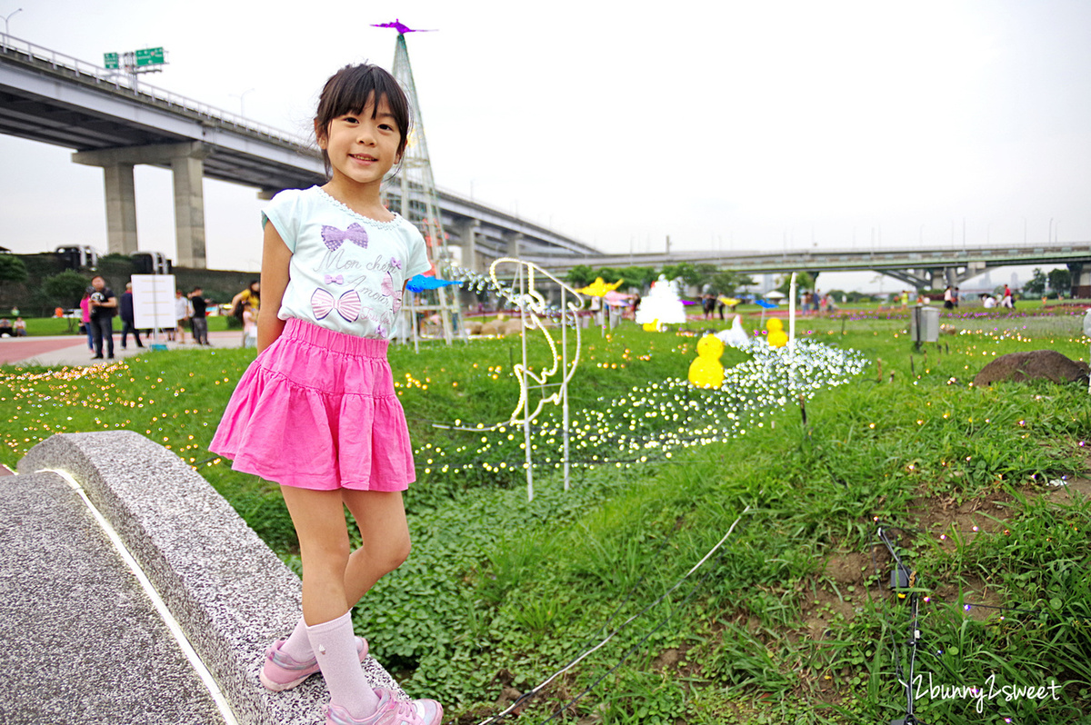 [台北。親子景點] 板橋蝴蝶公園地景花海｜板橋蝴蝶花園-光之饗宴~白天遊花海、晚上賞光雕，50 萬顆燈泡打造光影彩蝶、玫瑰蝶廊、蝴蝶城堡～2019 最浪漫的 IG 美拍景點｜交通及停車資訊 @兔兒毛毛姊妹花