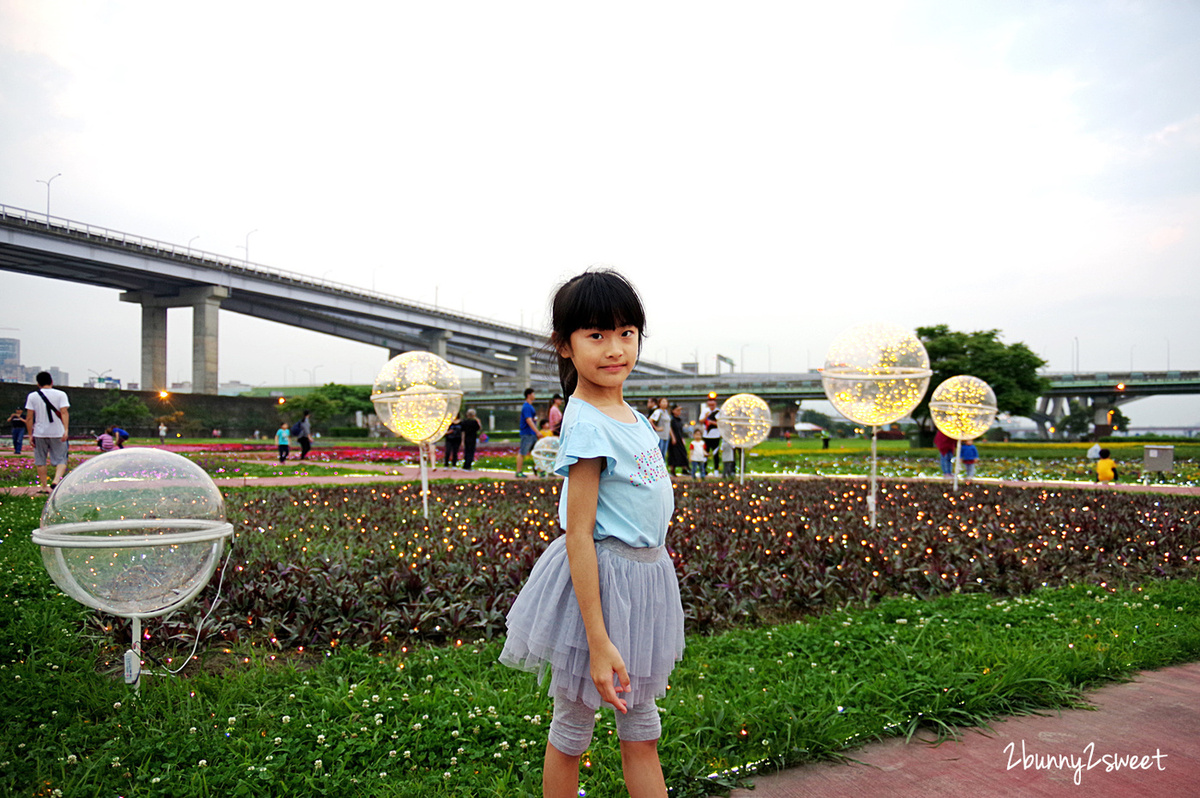 [台北。親子景點] 板橋蝴蝶公園地景花海｜板橋蝴蝶花園-光之饗宴~白天遊花海、晚上賞光雕，50 萬顆燈泡打造光影彩蝶、玫瑰蝶廊、蝴蝶城堡～2019 最浪漫的 IG 美拍景點｜交通及停車資訊 @兔兒毛毛姊妹花