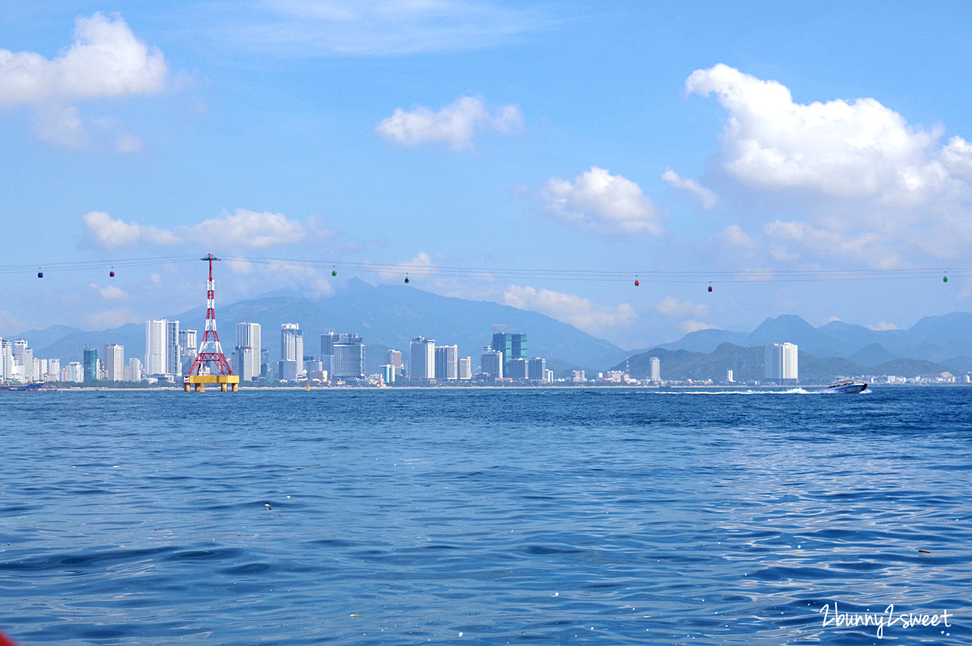 [越南｜芽莊。親子景點] 芽莊 Nha Trang 跳島～搭乘快艇去木島 (黑島，Hon Mun)，搭乘玻璃船看珊瑚礁 or 浮潛看魚去｜誠旺旅行社 愛越芽莊｜芽莊直航 @兔兒毛毛姊妹花