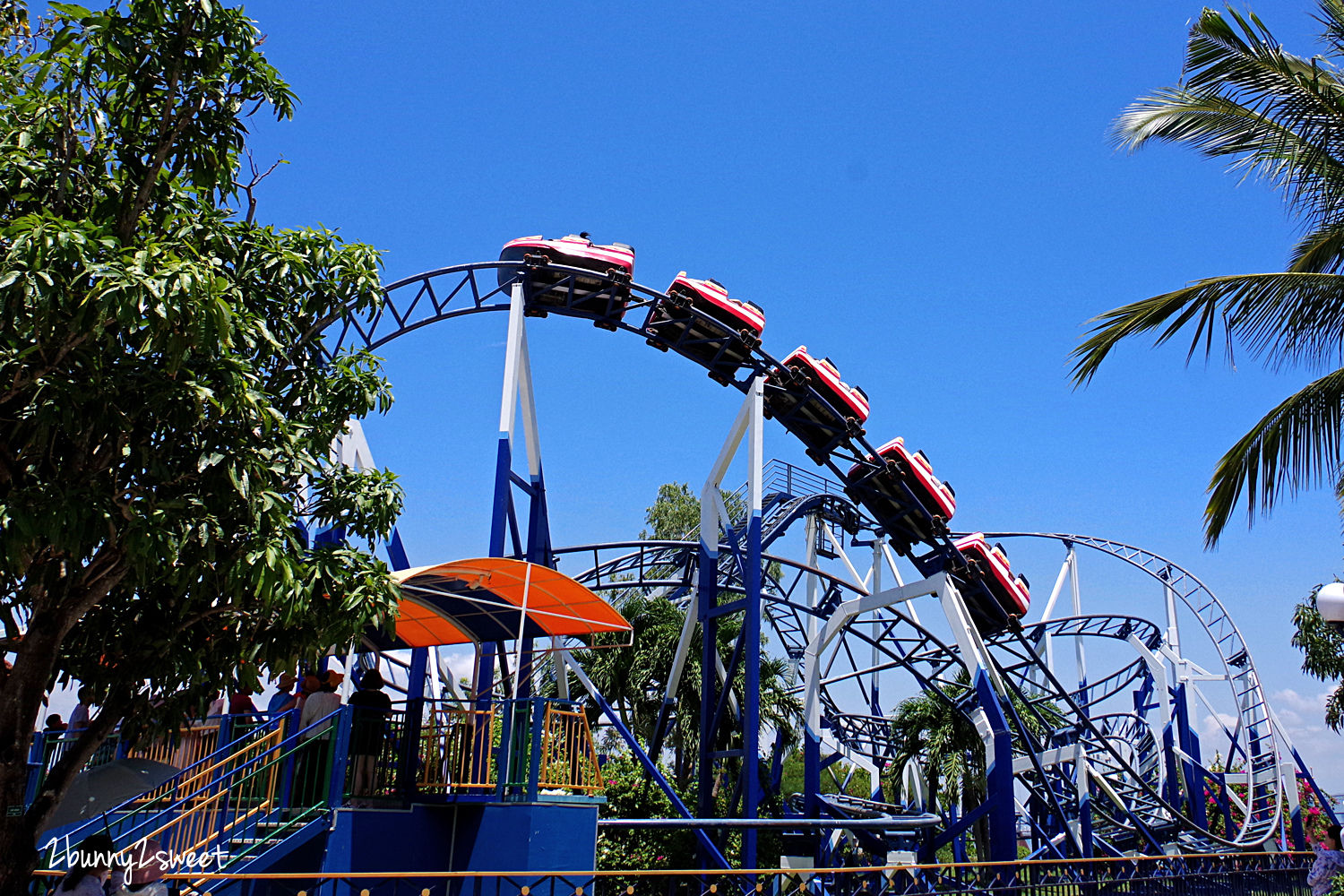 芽莊景點》芽莊珍珠島樂園 Vinpearl Land Nha Trang～陸上樂園、水上樂園，還有海底隧道水族館和動物園～親子必遊「越南迪士尼」真的好好拍也好好玩 @兔兒毛毛姊妹花