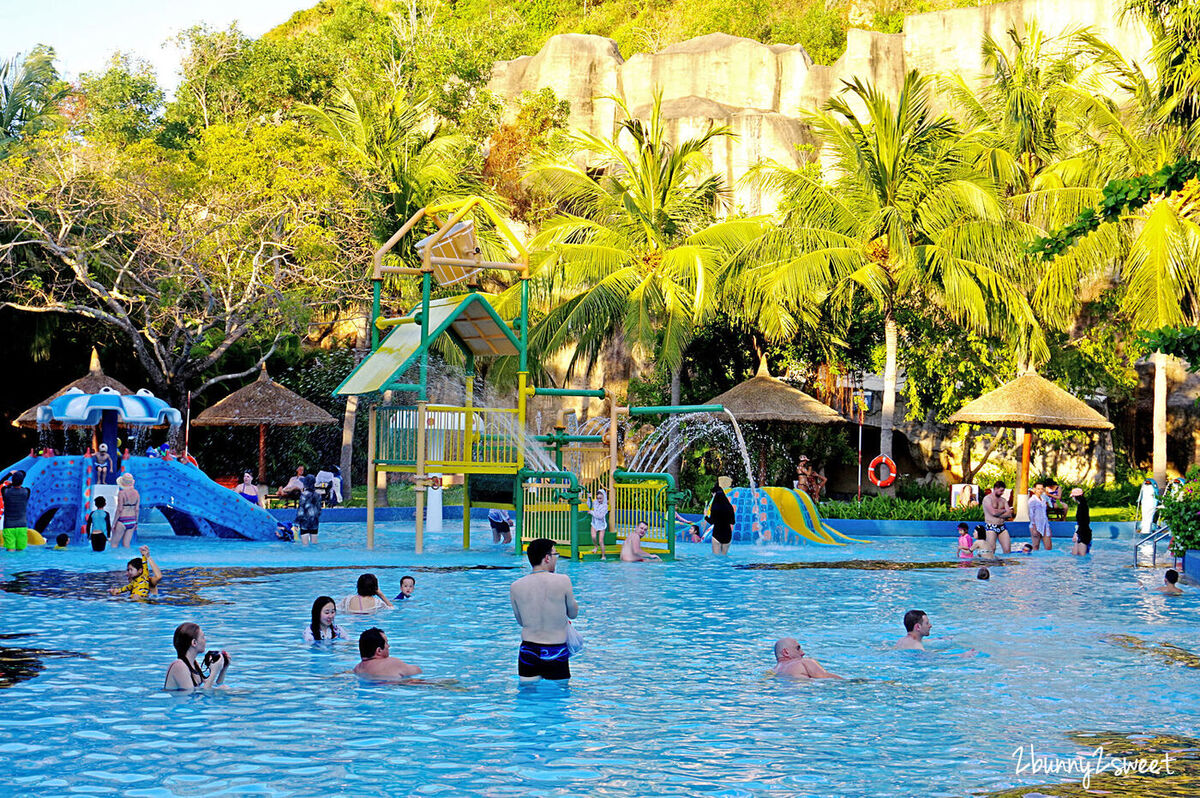 芽莊景點》芽莊珍珠島樂園 Vinpearl Land Nha Trang～陸上樂園、水上樂園，還有海底隧道水族館和動物園～親子必遊「越南迪士尼」真的好好拍也好好玩 @兔兒毛毛姊妹花