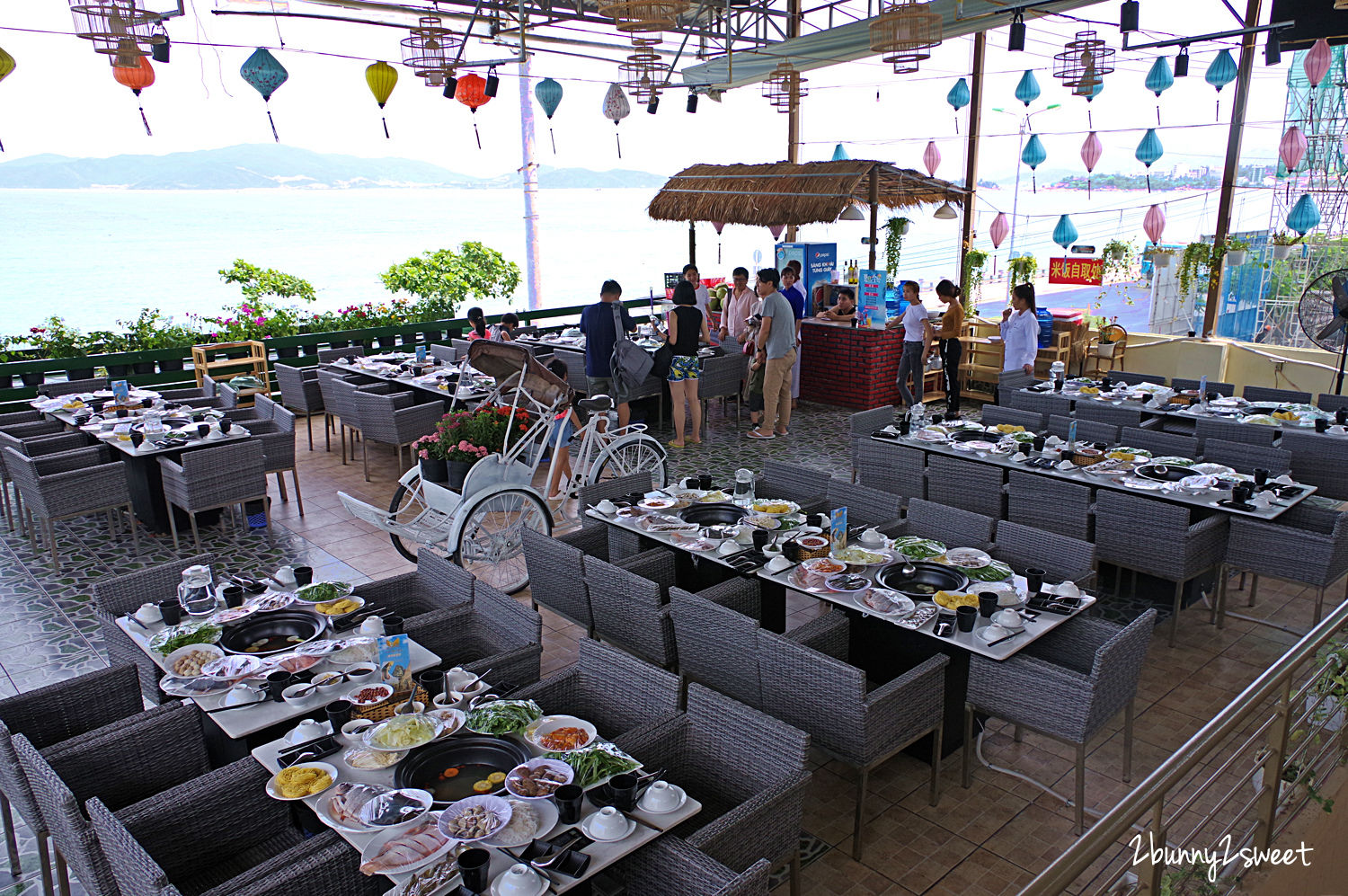 [越南｜芽莊。美食餐廳] 仙庄花園餐廳 Nhà Hàng Tiên Trang Sea Food Restaurant～無敵海景配尚青海鮮蒸汽鍋，鮮蝦、螃蟹、海瓜子、海膽蒸蛋…好澎湃｜誠旺旅行社 愛越芽莊｜芽莊直航 @兔兒毛毛姊妹花