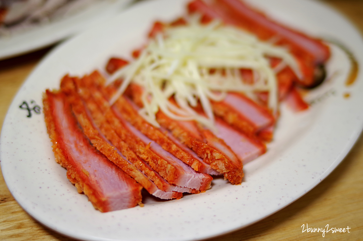 [新北｜永和。美食] 鐘點棧 當歸鴨-鴨肉飯專賣店～嫩而扎實現切鴨肉 x 清甜不膩當歸湯頭 x 松阪豬、排骨、豬腳多元菜色～永和樂華夜市內環境乾淨整潔的美食小吃 @兔兒毛毛姊妹花