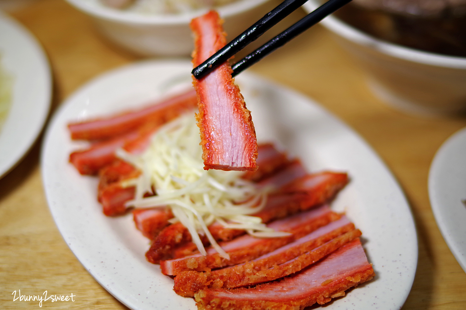 [新北｜永和。美食] 鐘點棧 當歸鴨-鴨肉飯專賣店～嫩而扎實現切鴨肉 x 清甜不膩當歸湯頭 x 松阪豬、排骨、豬腳多元菜色～永和樂華夜市內環境乾淨整潔的美食小吃 @兔兒毛毛姊妹花