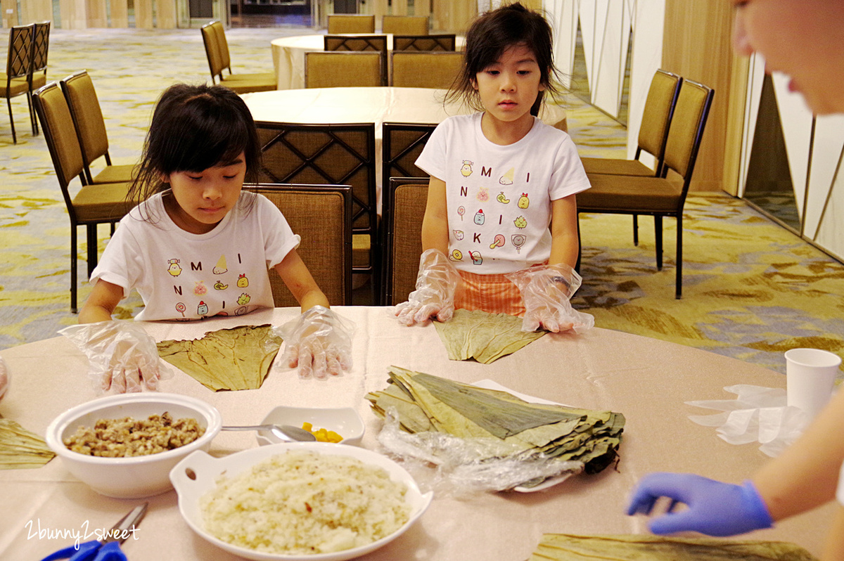 台南親子飯店》 夏都城旅安平館～200 坪嗨翻天叢林風兒童遊樂場 x 頂樓大露台沙坑、戲水池 x 獨立客廳空間超寬敞家庭房～台南南區超放電親子飯店 @兔兒毛毛姊妹花