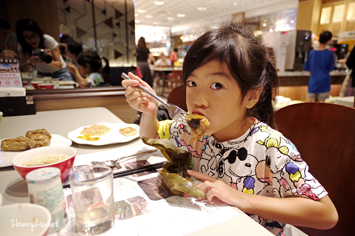 台南親子飯店》 夏都城旅安平館～200 坪嗨翻天叢林風兒童遊樂場 x 頂樓大露台沙坑、戲水池 x 獨立客廳空間超寬敞家庭房～台南南區超放電親子飯店 @兔兒毛毛姊妹花