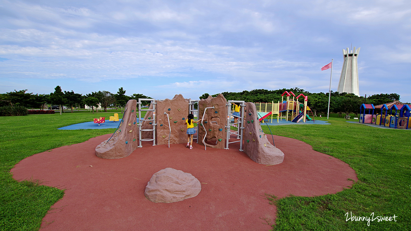 沖繩景點【平和祈念公園】兒童廣場 (子ども広場)～星球攀爬網、巨蛋溜滑梯～命の卵 大型兒童遊樂場真的超好玩 @兔兒毛毛姊妹花