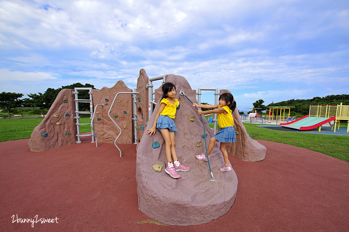 沖繩景點【平和祈念公園】兒童廣場 (子ども広場)～星球攀爬網、巨蛋溜滑梯～命の卵 大型兒童遊樂場真的超好玩 @兔兒毛毛姊妹花