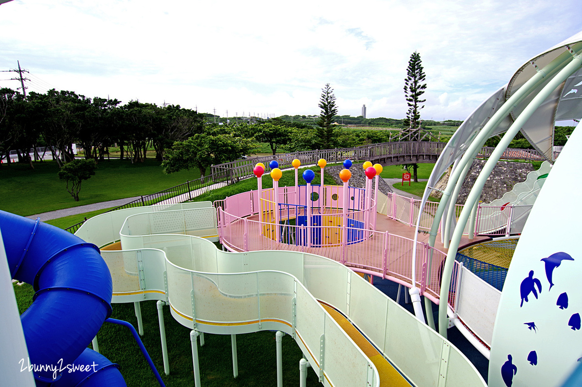 沖繩景點【平和祈念公園】兒童廣場 (子ども広場)～星球攀爬網、巨蛋溜滑梯～命の卵 大型兒童遊樂場真的超好玩 @兔兒毛毛姊妹花