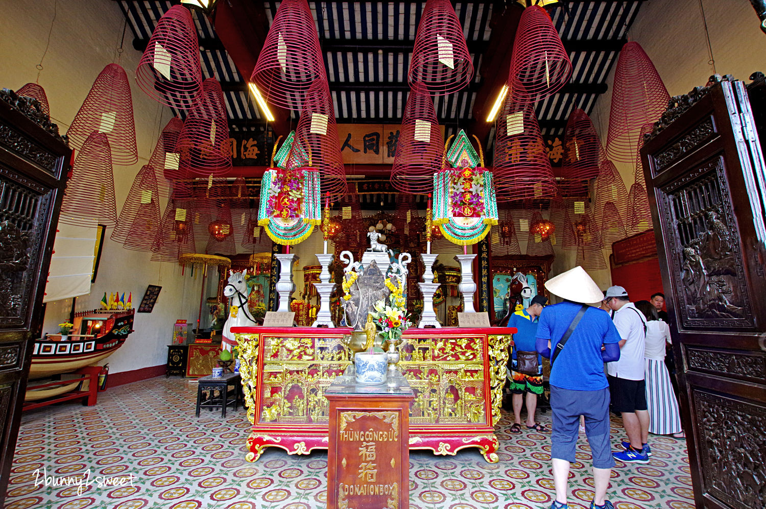 [越南｜會安。景點 ] 會安古鎮 Hoi An Ancient Town~輕舟、水岸、燈籠、古宅、人力車、奧黛～保留十六世紀國際商港繁華街景的世界文化遺產 &#038; Mia Fish 越南料理｜中越必遊景點｜會安古城｜Bamboo Airway 越竹航空｜誠旺旅行社 @兔兒毛毛姊妹花