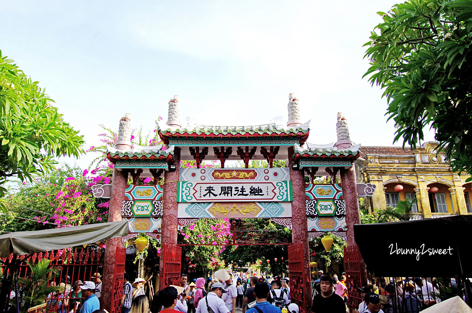 [越南｜會安。景點 ] 會安古鎮 Hoi An Ancient Town~輕舟、水岸、燈籠、古宅、人力車、奧黛～保留十六世紀國際商港繁華街景的世界文化遺產 &#038; Mia Fish 越南料理｜中越必遊景點｜會安古城｜Bamboo Airway 越竹航空｜誠旺旅行社 @兔兒毛毛姊妹花