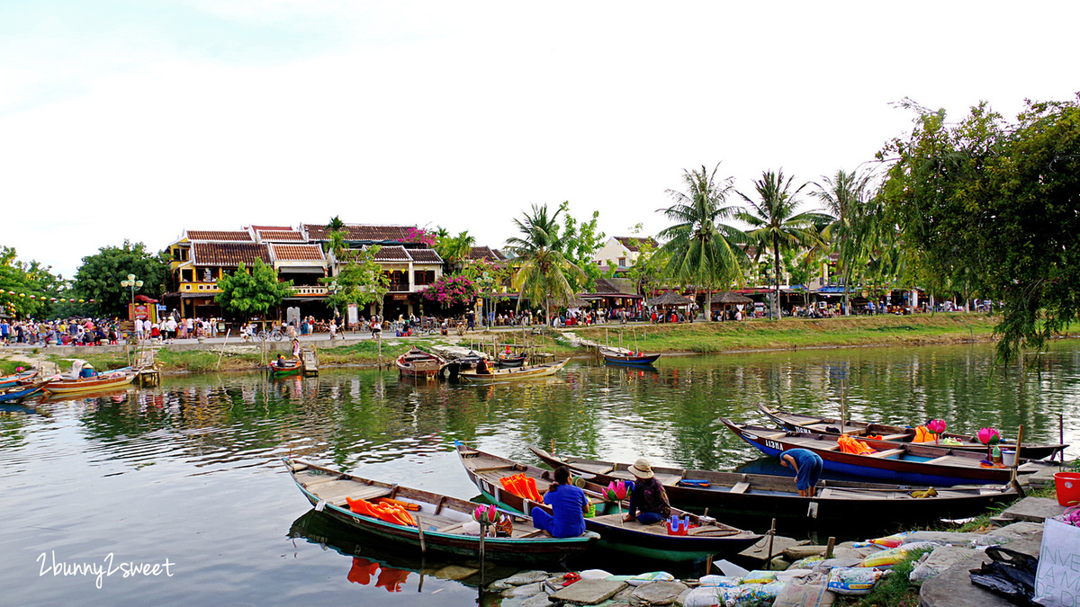 [越南｜會安。景點 ] 會安古鎮 Hoi An Ancient Town~輕舟、水岸、燈籠、古宅、人力車、奧黛～保留十六世紀國際商港繁華街景的世界文化遺產 &#038; Mia Fish 越南料理｜中越必遊景點｜會安古城｜Bamboo Airway 越竹航空｜誠旺旅行社 @兔兒毛毛姊妹花