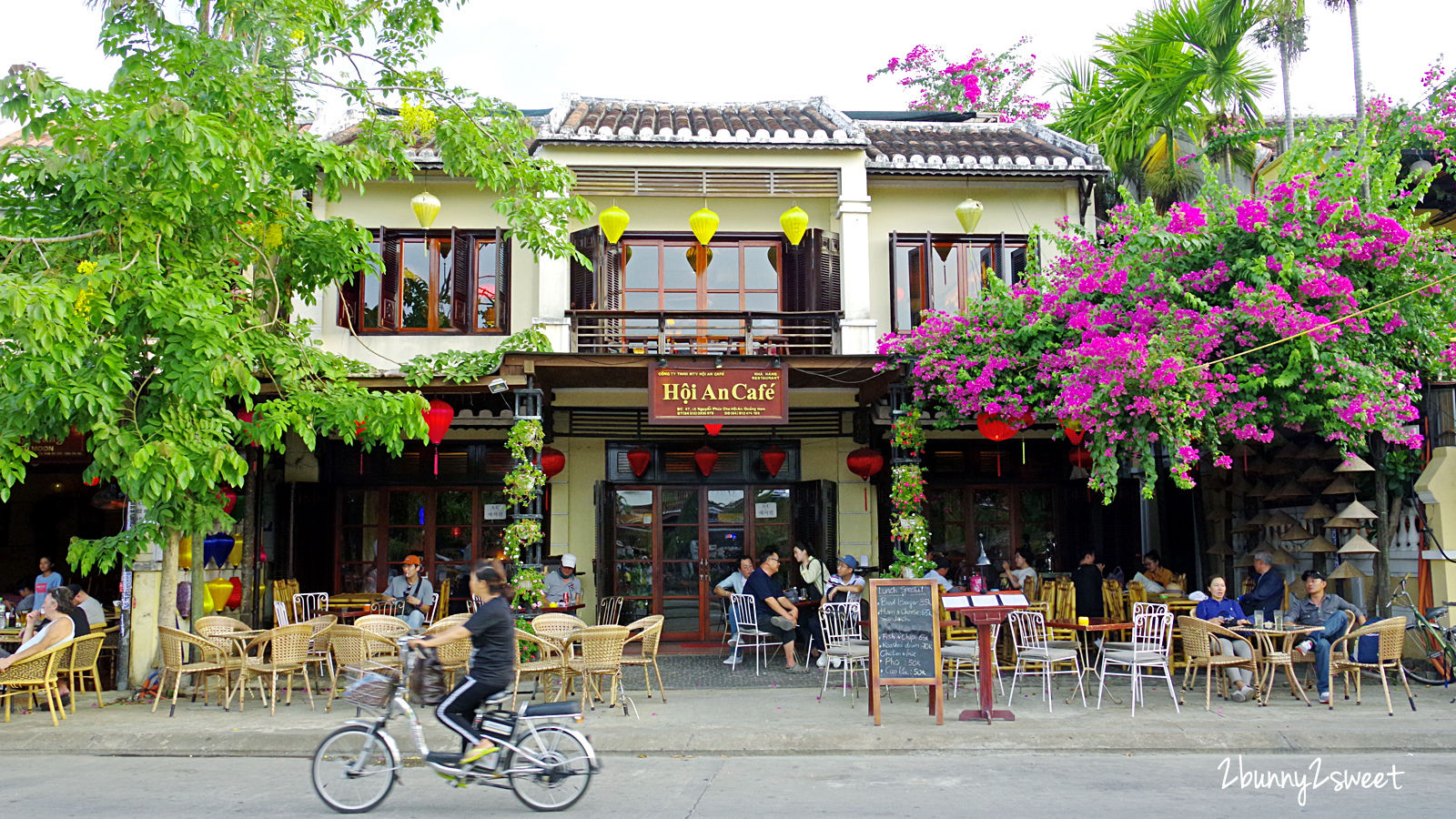 [越南｜會安。景點 ] 會安古鎮 Hoi An Ancient Town~輕舟、水岸、燈籠、古宅、人力車、奧黛～保留十六世紀國際商港繁華街景的世界文化遺產 &#038; Mia Fish 越南料理｜中越必遊景點｜會安古城｜Bamboo Airway 越竹航空｜誠旺旅行社 @兔兒毛毛姊妹花