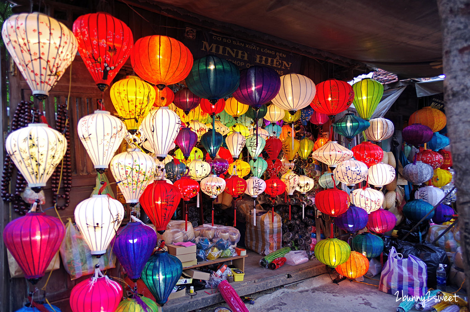 [越南｜會安。景點 ] 會安古鎮 Hoi An Ancient Town~輕舟、水岸、燈籠、古宅、人力車、奧黛～保留十六世紀國際商港繁華街景的世界文化遺產 &#038; Mia Fish 越南料理｜中越必遊景點｜會安古城｜Bamboo Airway 越竹航空｜誠旺旅行社 @兔兒毛毛姊妹花