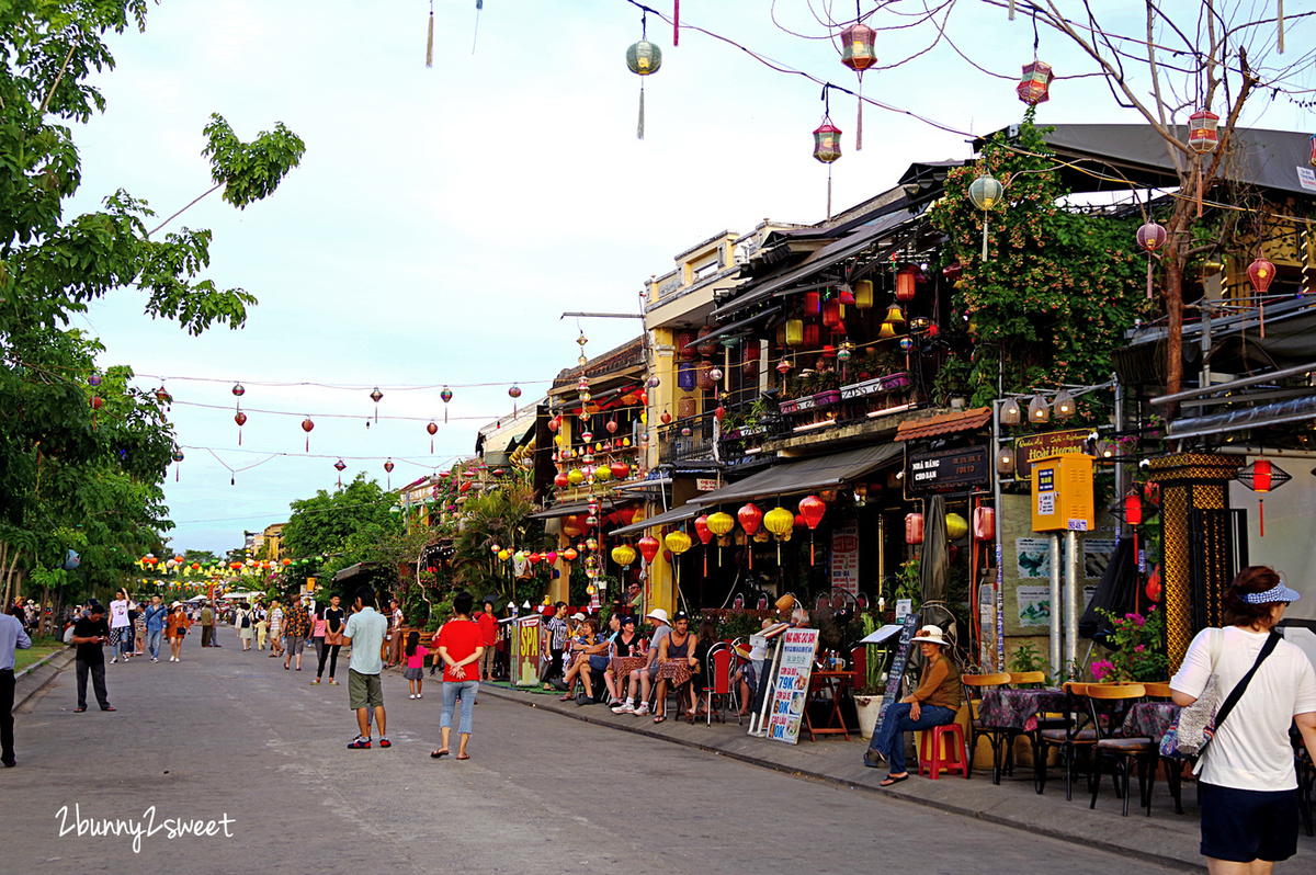 [越南｜會安。景點 ] 會安古鎮 Hoi An Ancient Town~輕舟、水岸、燈籠、古宅、人力車、奧黛～保留十六世紀國際商港繁華街景的世界文化遺產 &#038; Mia Fish 越南料理｜中越必遊景點｜會安古城｜Bamboo Airway 越竹航空｜誠旺旅行社 @兔兒毛毛姊妹花