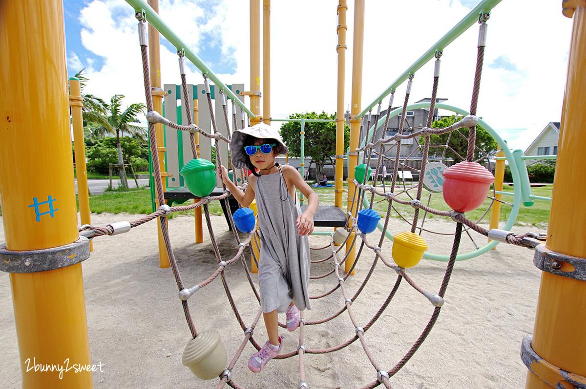 沖繩。溜滑梯公園》本部公園。野菜王國～超長滑梯、旋轉滑梯、磨石子滑梯，還有超豐富攀爬設施～蓋在沙坑上的野菜主題遊樂場｜もとぶこうえん @兔兒毛毛姊妹花