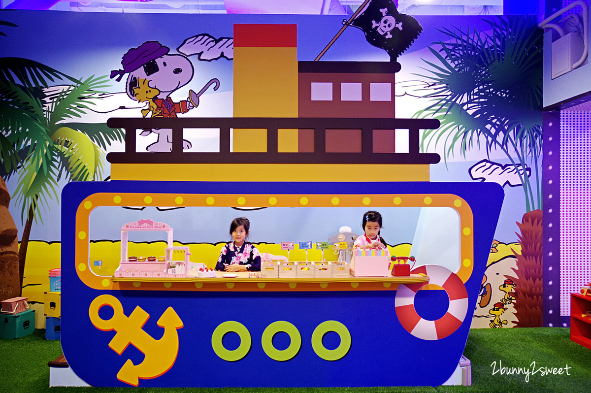 [台北。室內樂園] SNOOPY樂園大直旗艦店～和史努比一起登上太空玩溜滑梯、雪地玩沙嚕車車、角色扮演市集打工去～全台最大 SNOOPY 官方授權室內親子樂園｜史努比樂園｜ATT 4 Recharge｜室內景點｜雨天景點 @兔兒毛毛姊妹花