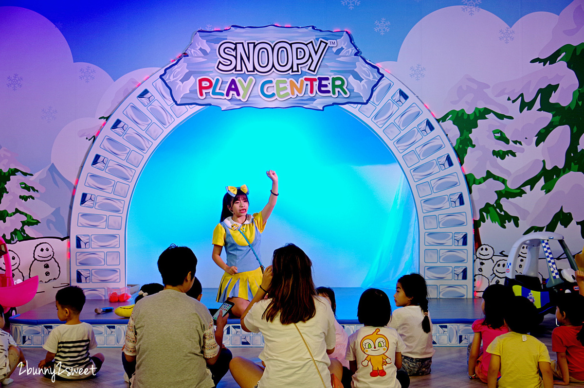 [台北。室內樂園] SNOOPY樂園大直旗艦店～和史努比一起登上太空玩溜滑梯、雪地玩沙嚕車車、角色扮演市集打工去～全台最大 SNOOPY 官方授權室內親子樂園｜史努比樂園｜ATT 4 Recharge｜室內景點｜雨天景點 @兔兒毛毛姊妹花