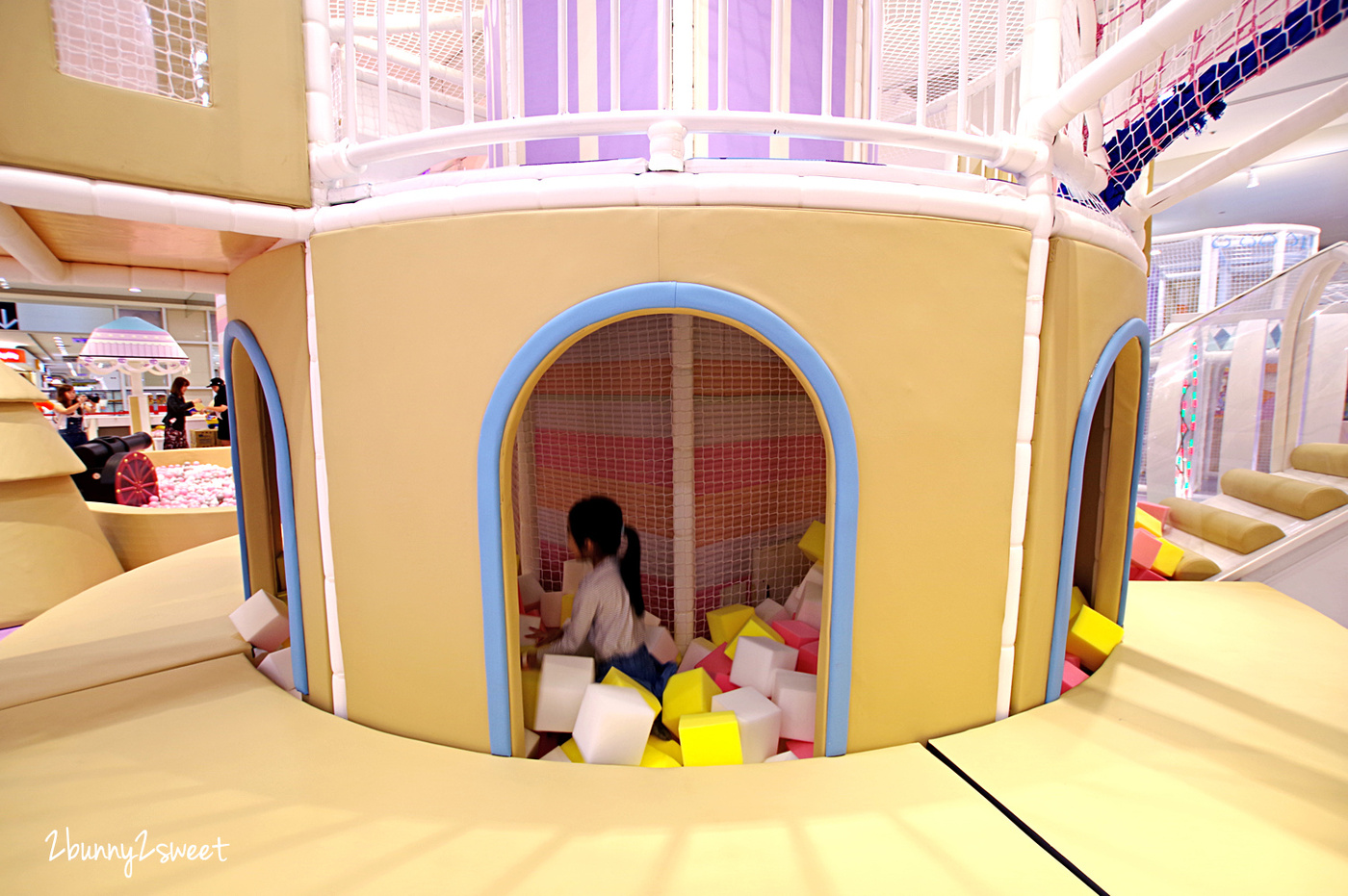 新北室內樂園》KID&#8217;s 建築樂園-夢想城體驗館 2019 全新改裝～馬卡龍色系夢幻場景 x 酷炫科技互動遊戲區～新北中和好拍又放電的親子樂園｜室內景點｜雨天景點 @兔兒毛毛姊妹花