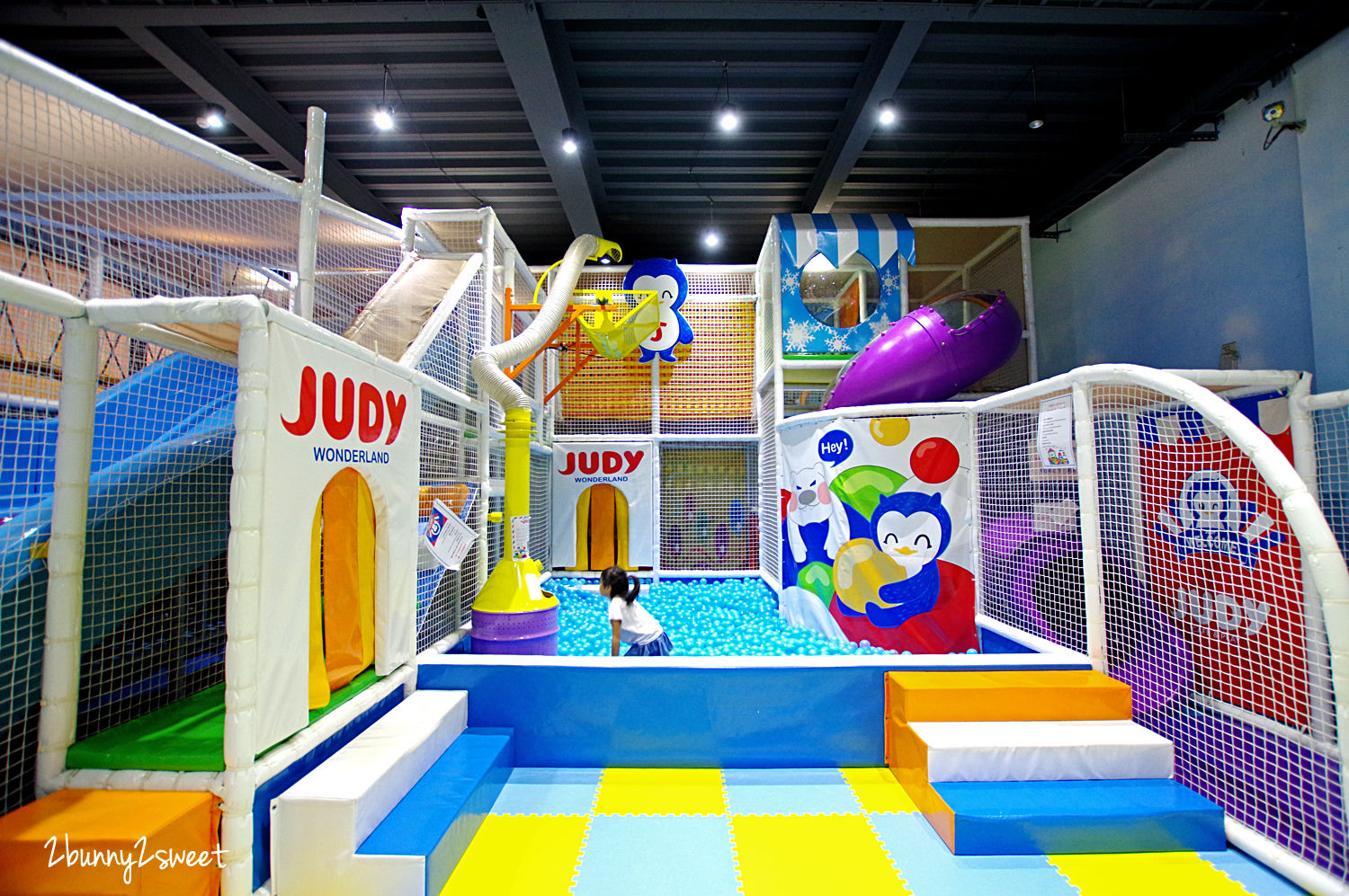 [桃園｜蘆竹。親子餐廳] 喬笛親子動動館 JUDY cafe &#038; play～結合大型體能遊戲區、靜態繪本音樂遊戲區、電動車、手作 DIY、家長運動健身區的不限時親子餐廳～北桃園最大親子室內樂園｜室內景點｜雨天景點 @兔兒毛毛姊妹花