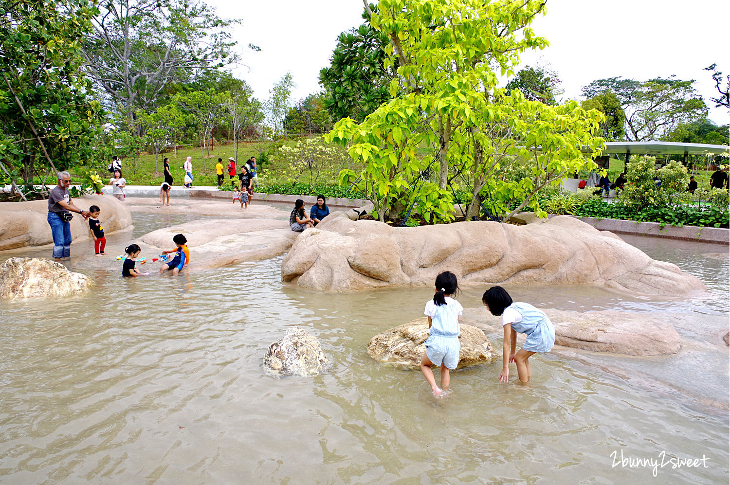 [新加坡。親子景點] 裕廊湖花園 Jurong Lake Gardens～新加坡第三個國家級公園全新開放!! Forest Ramble 兒童森林遊戲區、Clusia Cove 戲水區～親子必訪免費景點｜裕廊湖花園地圖｜裕廊湖花園交通｜2020 新加坡必玩景點 @兔兒毛毛姊妹花