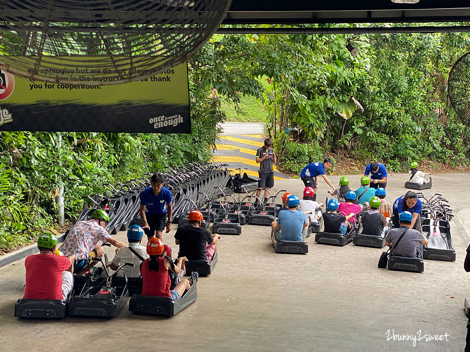 新加坡景點【Skyline Luge Singapore】聖淘沙必玩空中吊椅、斜坡滑車～無動力俯衝卡丁車超嗨 @兔兒毛毛姊妹花