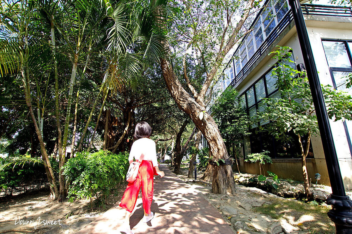 彰化親子景觀餐廳》卦山月園景觀餐廳～有戶外遊戲區、沙坑、吊床、魚池、草坪，八卦山上可以眺望彰化市夜景的複合式景觀餐廳｜彰化八卦山大佛風景區 @兔兒毛毛姊妹花