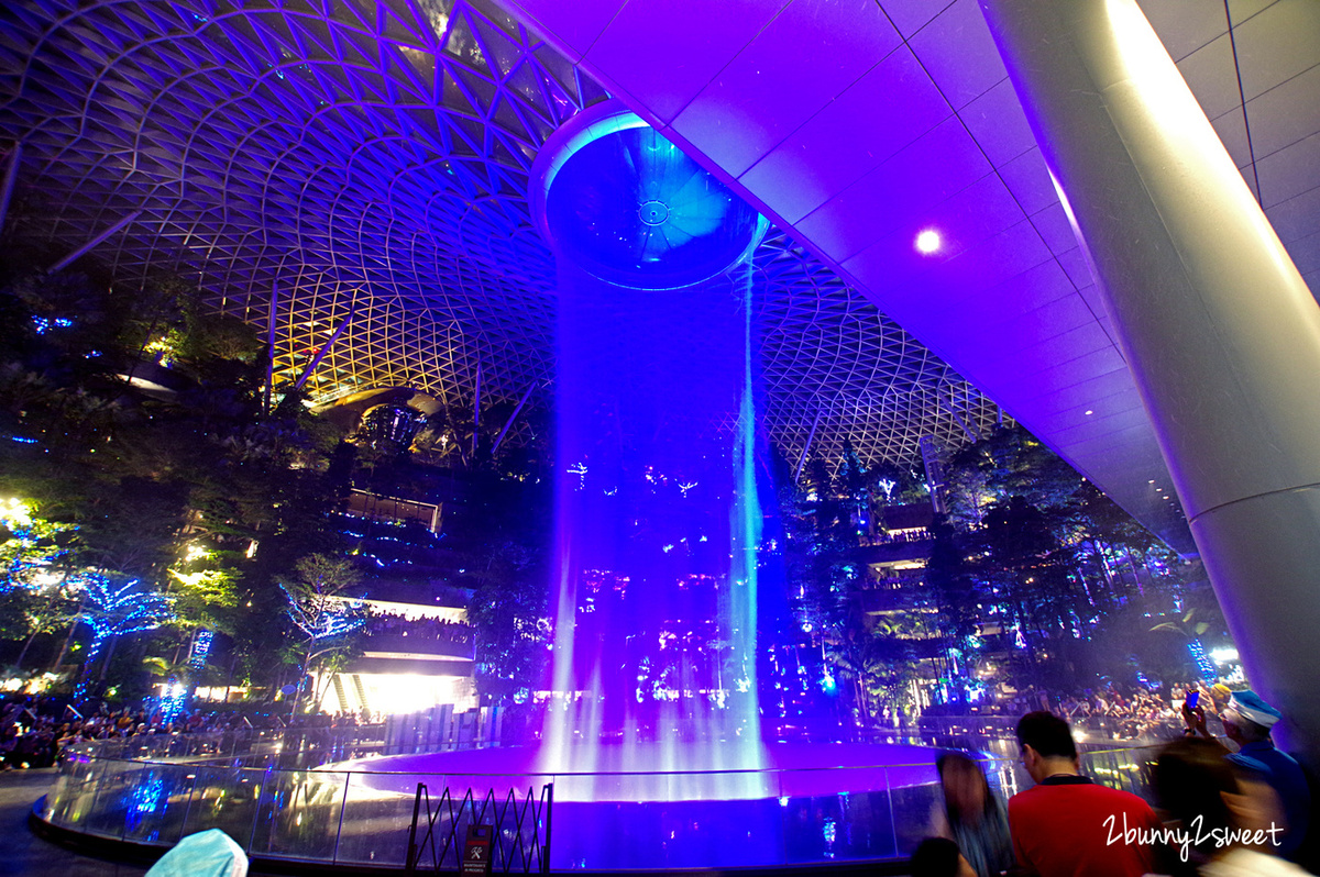 新加坡親子景點》星耀樟宜 Jewel Changi Airport ～必拍美景森林谷、雨漩渦，世界最大室內瀑布 @兔兒毛毛姊妹花