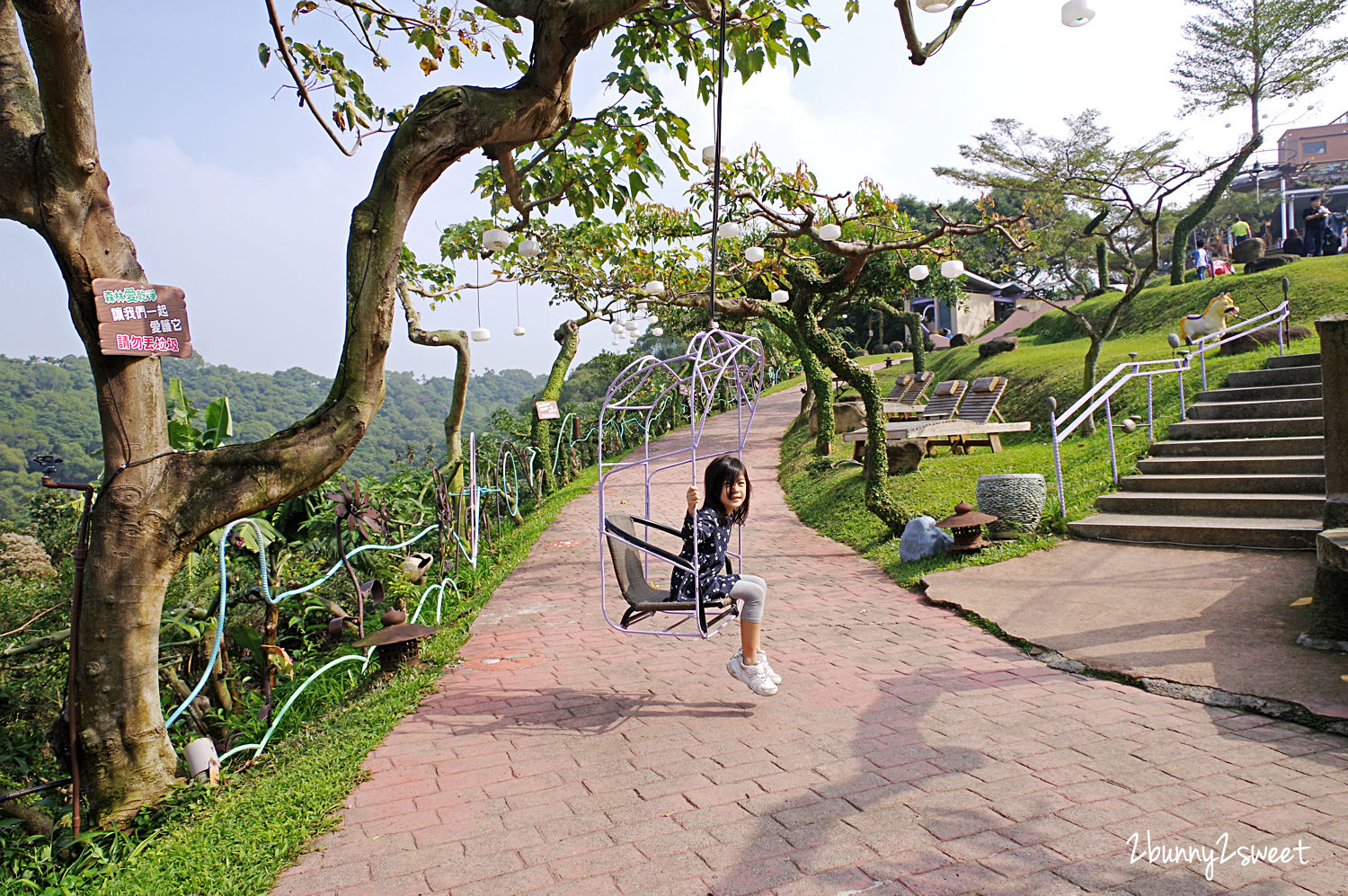 星月天空景觀餐廳｜南投八卦山無敵夜景親子農場～跟動物親密互動、嗨翻天 U 型溜滑梯 @兔兒毛毛姊妹花