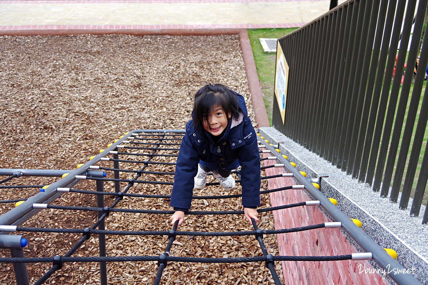 新北特色公園【鶯歌永吉公園】傑克魔豆主題溜滑梯遊戲場，還有3D彩繪牆、炮仗花海 @兔兒毛毛姊妹花