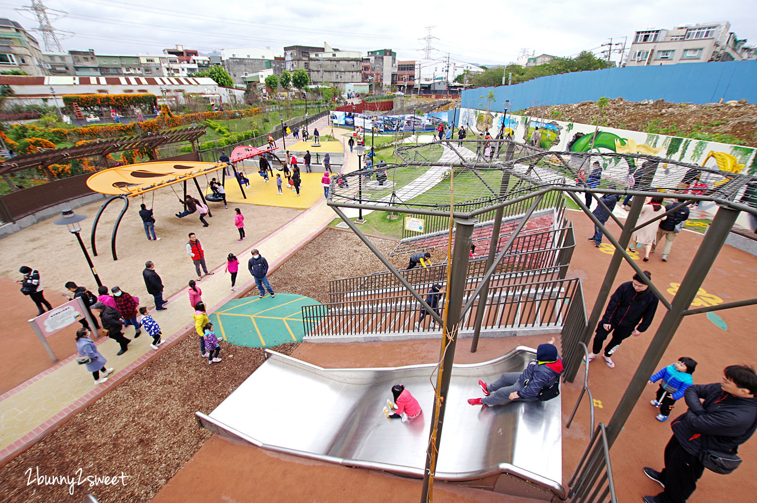 新北特色公園【鶯歌永吉公園】傑克魔豆主題溜滑梯遊戲場，還有3D彩繪牆、炮仗花海 @兔兒毛毛姊妹花