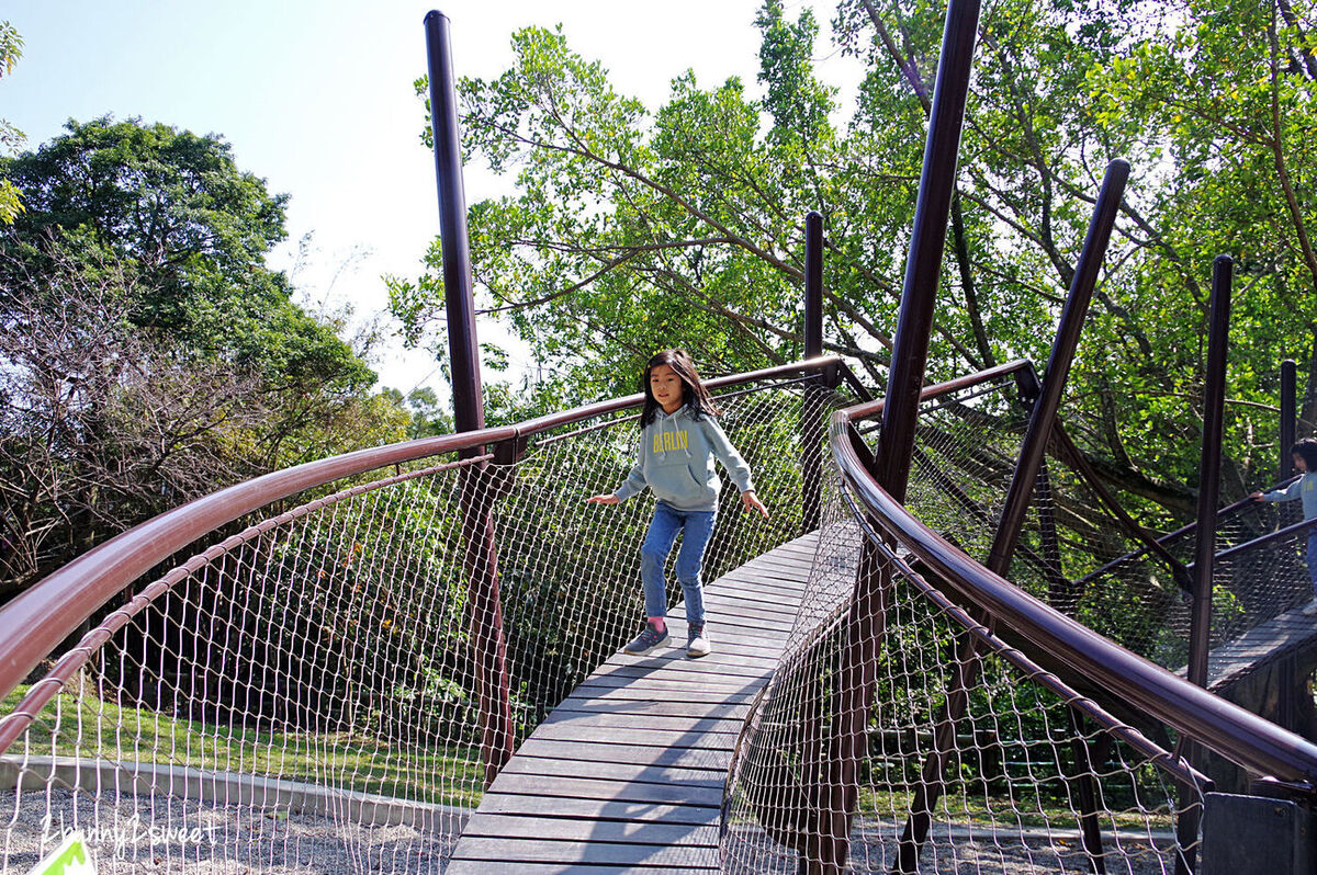 三峽中山公園｜30米彩虹樹藤溜滑梯嗨翻天，三峽老街附近超放電特色公園兒童遊戲場 @兔兒毛毛姊妹花