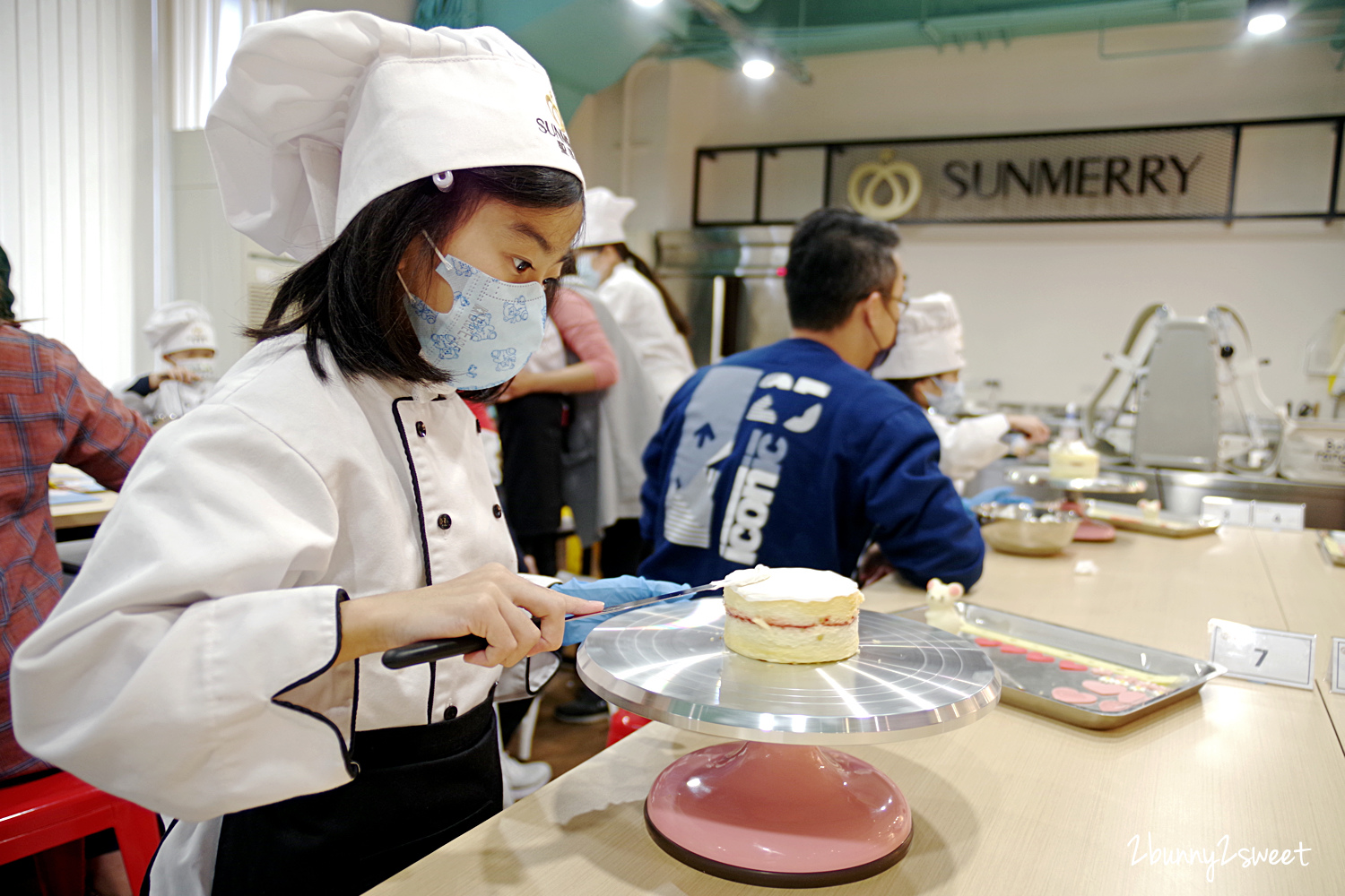 新北親子景點》聖瑪莉丹麥麵包莊園～穿上全套廚師服變身甜點師傅，還有好好拍北歐街景～新北土城全新開幕烘焙觀光工廠 @兔兒毛毛姊妹花