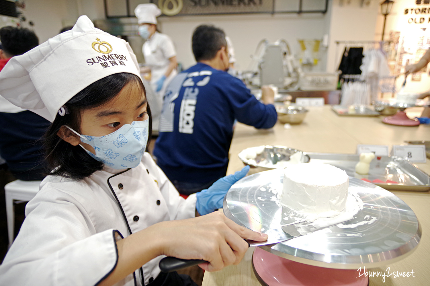 新北親子景點》聖瑪莉丹麥麵包莊園～穿上全套廚師服變身甜點師傅，還有好好拍北歐街景～新北土城全新開幕烘焙觀光工廠 @兔兒毛毛姊妹花