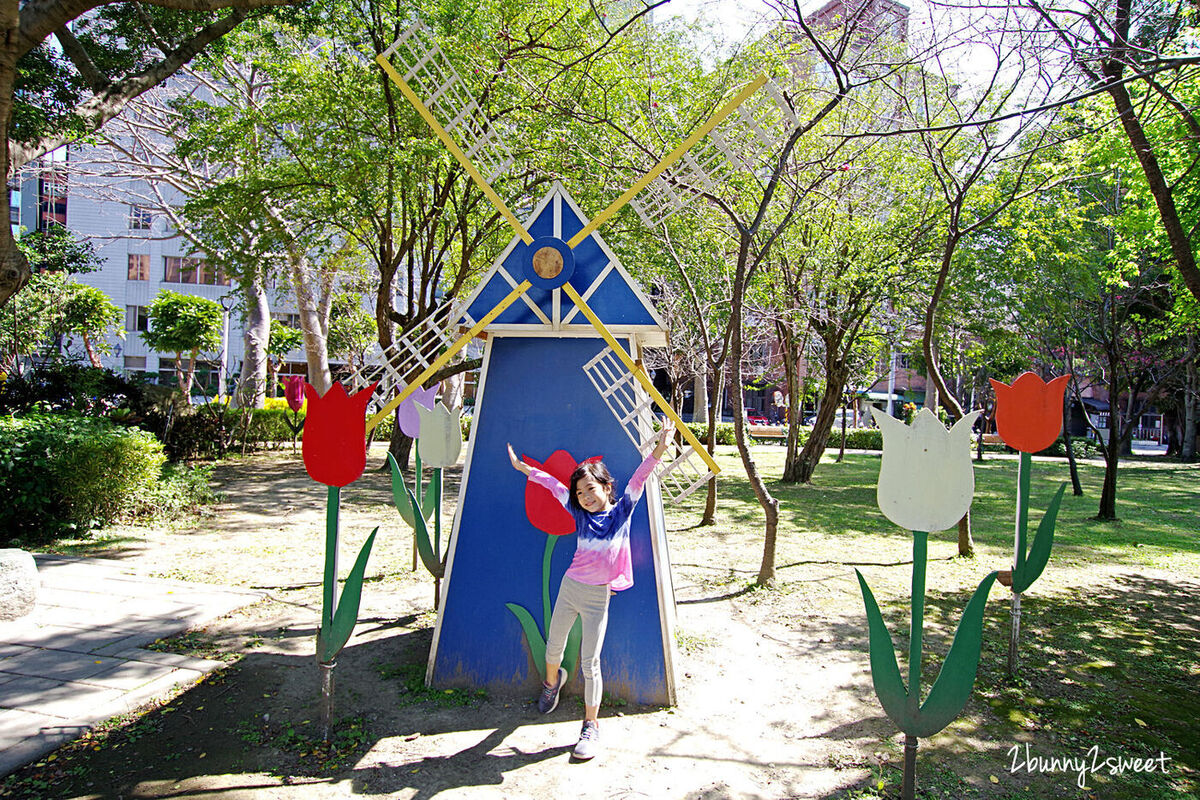 台北特色公園》前港公園 天空樹遊戲場～吸睛又好玩的大樹地景遊樂組，攀爬設施、三座滑梯、鞦韆、沙坑～捷運劍潭站免費親子景點推薦｜捷運淡水信義線 @兔兒毛毛姊妹花