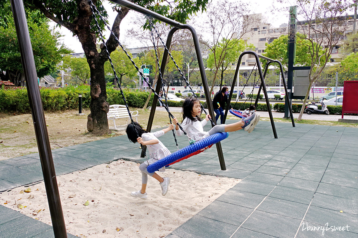 嘉義特色公園》嘉義文化公園 諸羅樹蛙共融遊樂場～超大沙坑、三種滑梯、鳥巢鞦韆、超多嗨翻天旋轉設施～嘉義免費遛小孩戶外景點 @兔兒毛毛姊妹花