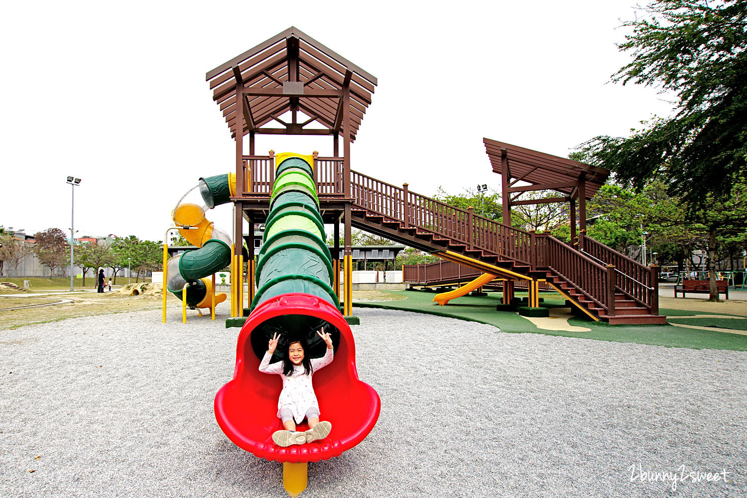 嘉義特色公園》嘉義文化公園 諸羅樹蛙共融遊樂場～超大沙坑、三種滑梯、鳥巢鞦韆、超多嗨翻天旋轉設施～嘉義免費遛小孩戶外景點 @兔兒毛毛姊妹花