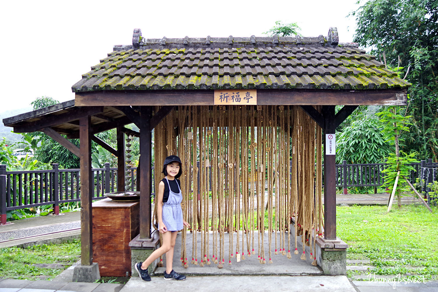 宜蘭三星親子景點》天送埤車站｜天送埤鐵道園區~來去天藍色懷舊木造車站 搭乘復刻版林鐵小火車～宜蘭三星免費景點｜宜蘭三星一日遊｜天送埤小火車時間、票價 @兔兒毛毛姊妹花